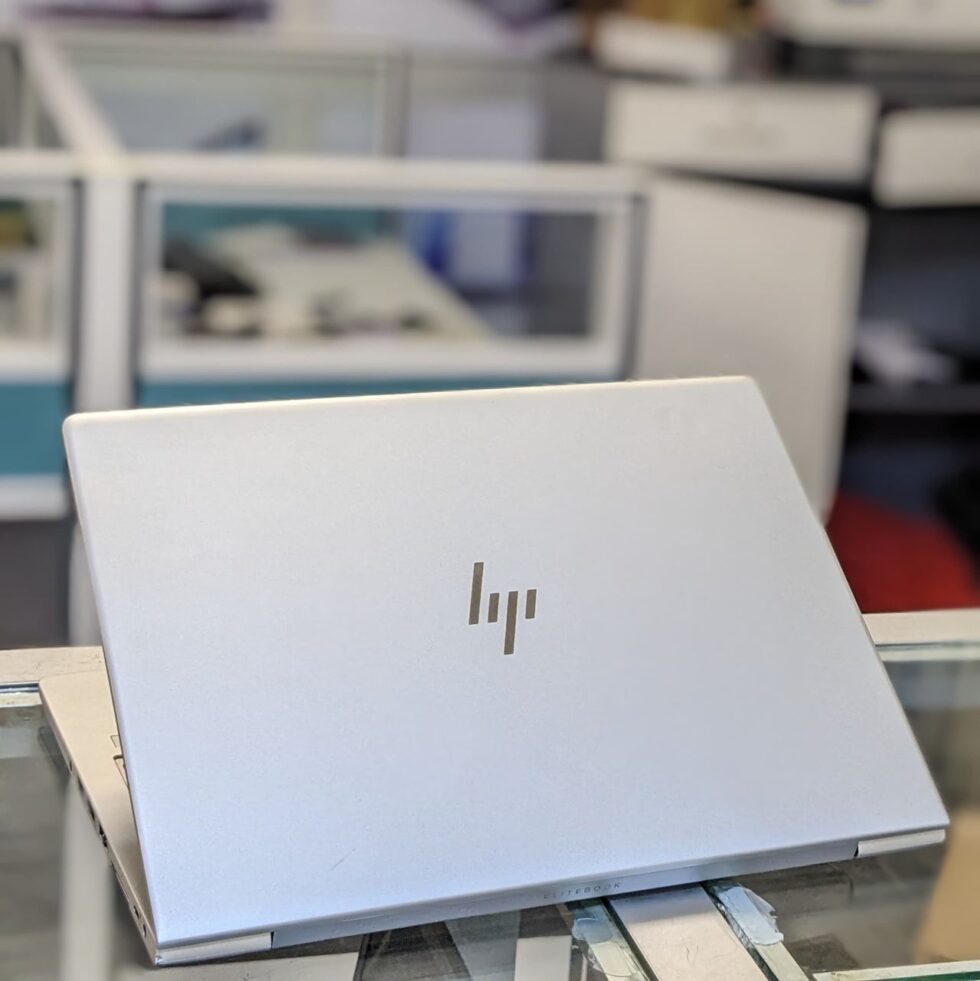 Ordinateur Portable HP EliteBook 745 G5, Amd Ryzen 5 PRO (Core-I7), 256Go Disque dur SSD, 8Go de RAM, 1 Go Dédié de Carte graphique