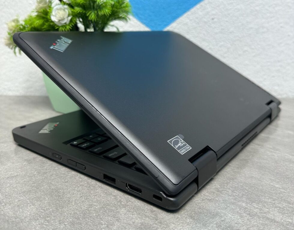 Ordinateur Portable Lenovo Yoga, Intel Quad-Core, 500Go Disque dur, 08Go de RAM, 12 rotatif 360°
