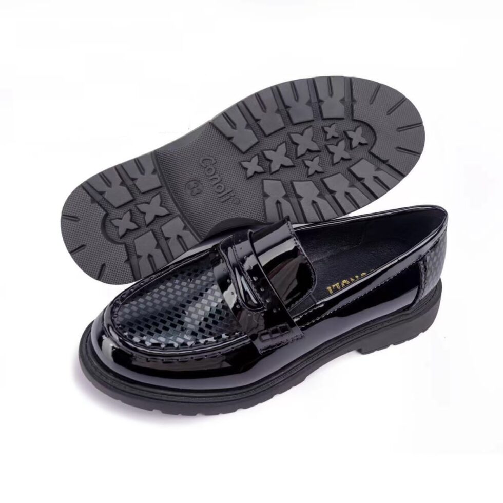 Chaussures noires pour enfants