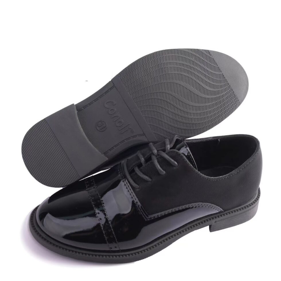 Chaussures noires pour enfants