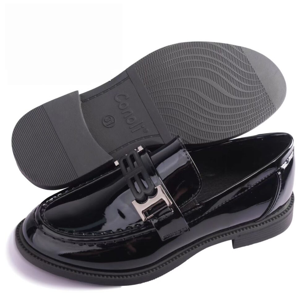 Chaussures noires pour enfants