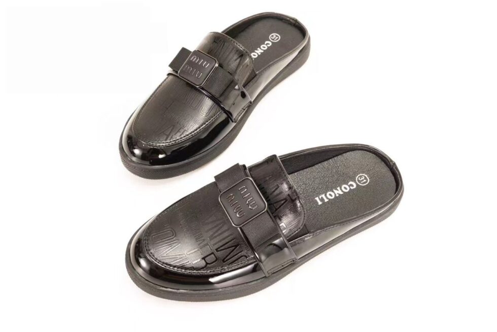 Chaussures noires pour enfants