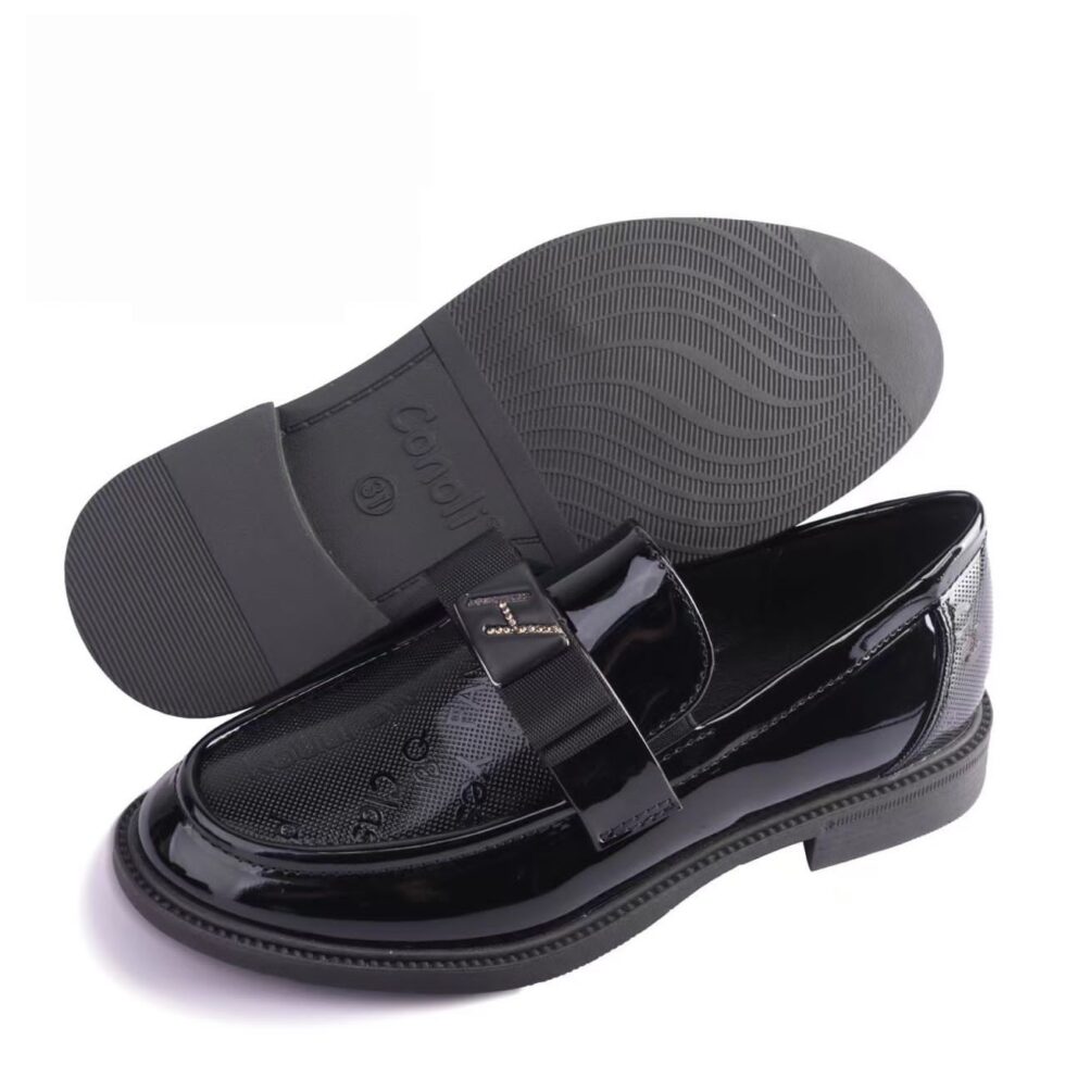 Chaussures noires pour enfants