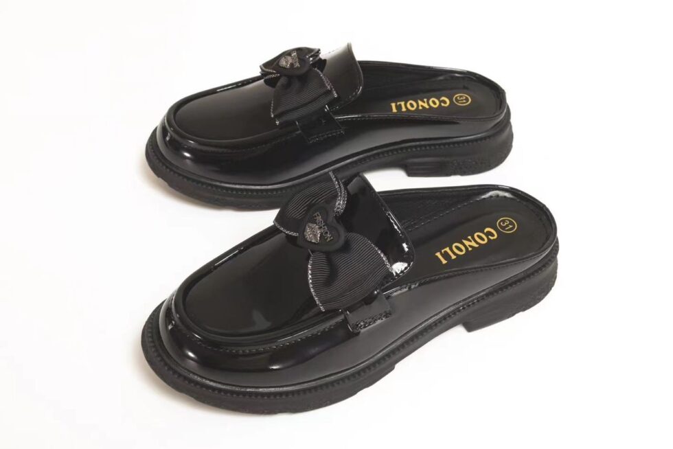 Chaussures noires pour enfants