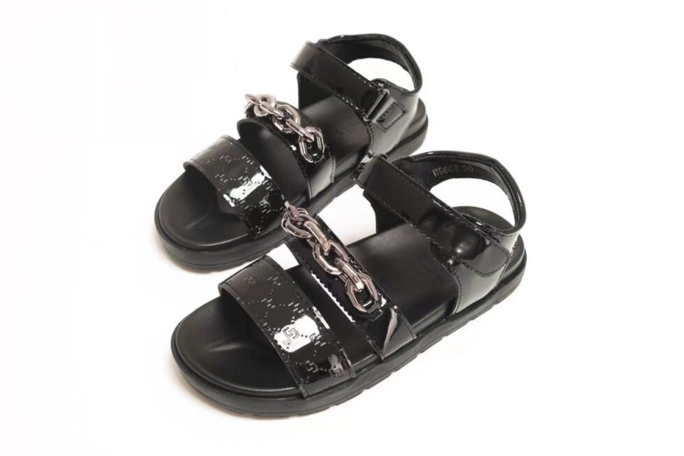 Chaussures noires pour enfants