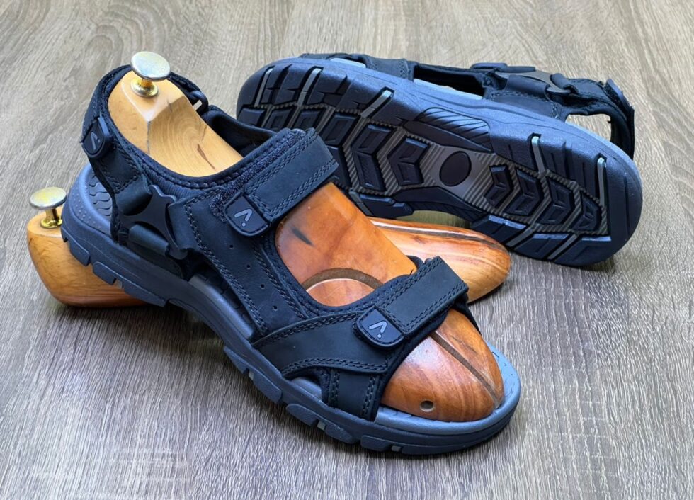 Chaussures ouvertes pour hommes