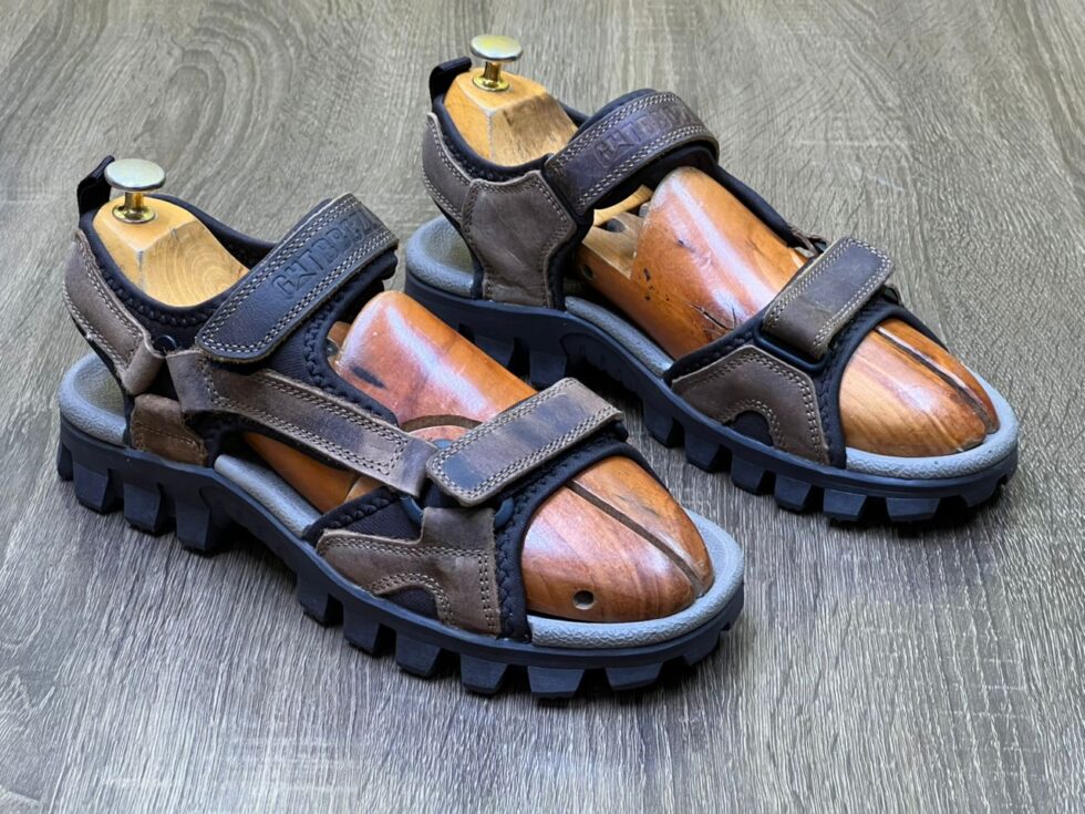 Chaussures ouvertes pour hommes