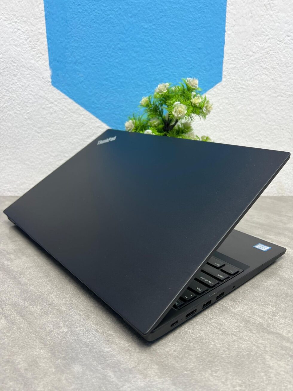 Ordinateur Portable Lenovo X1 Carbon, Intel Core i7, 256Go Disque dur SSD, 8Go de RAM, Ecran 14 et 180° rotatif