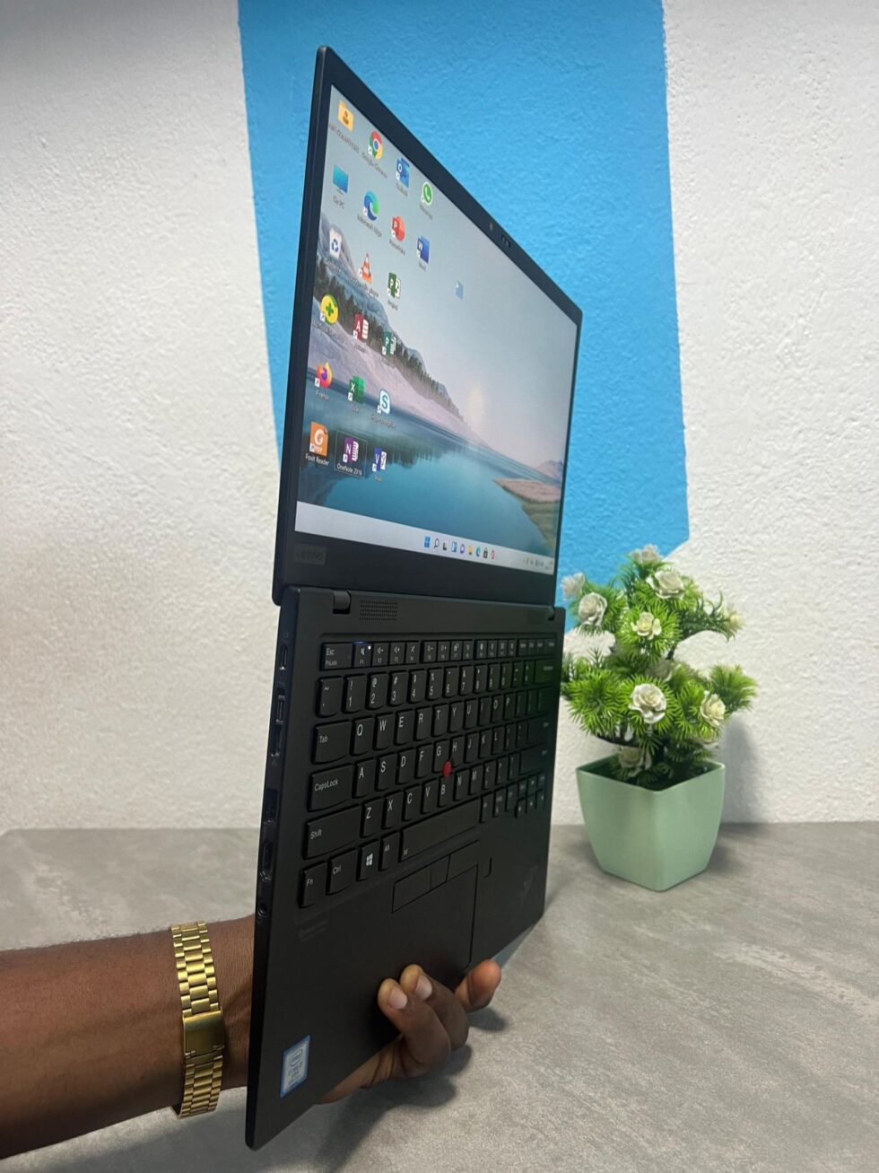 Ordinateur Portable Lenovo X1 Carbon, Intel Core i7, 256Go Disque dur SSD, 8Go de RAM, Ecran 14 et 180° rotatif